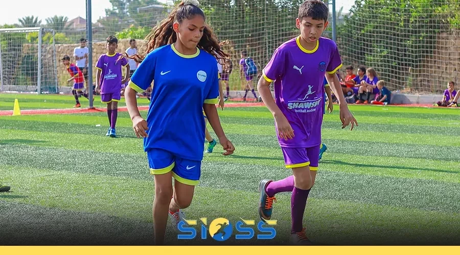 لاعبات كرة القدم